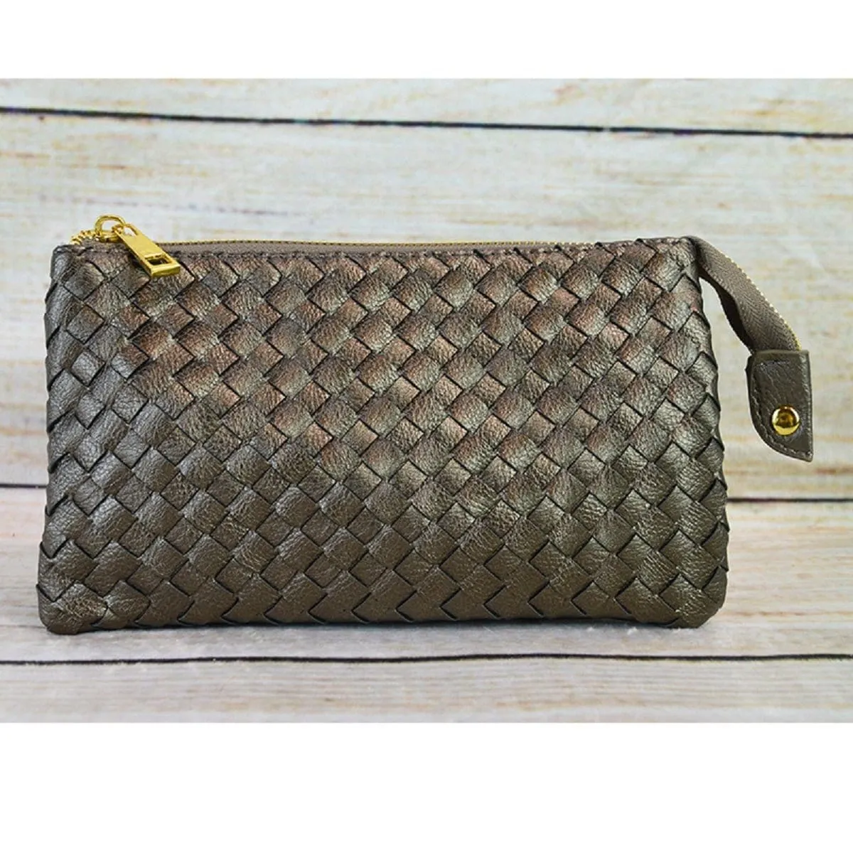 7050 Kathy Woven Three Compartment Clutch/Crossbody Bag Effortlessly stylish and functional for daily use An ideal bag for staying organized and hands-free