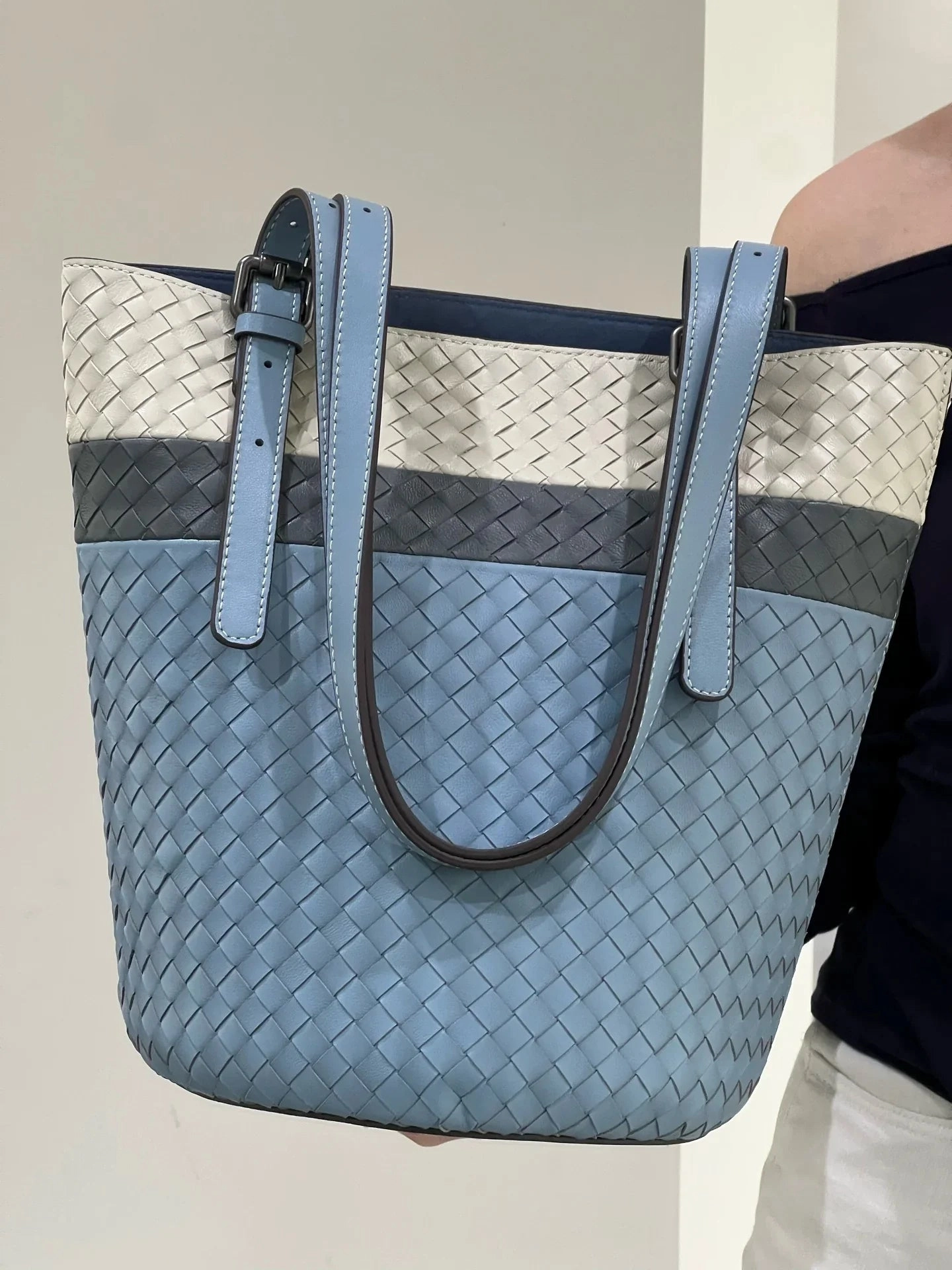 Everyday Utility Artisan Sheepskin Bucket Shoulder Bag, Handcrafted Colour-block Weave Bag, Woven Leather Bag | Elegant Wedding Gift