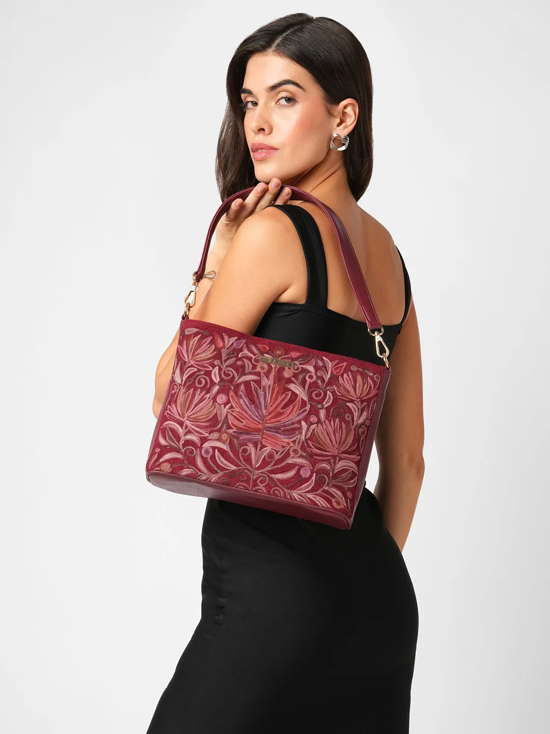Caprese Siji Tresna Large Red Crossbody Bag A sleek and durable bag that provides everything you need Perfect for those who need an organized and easy-to-carry bag