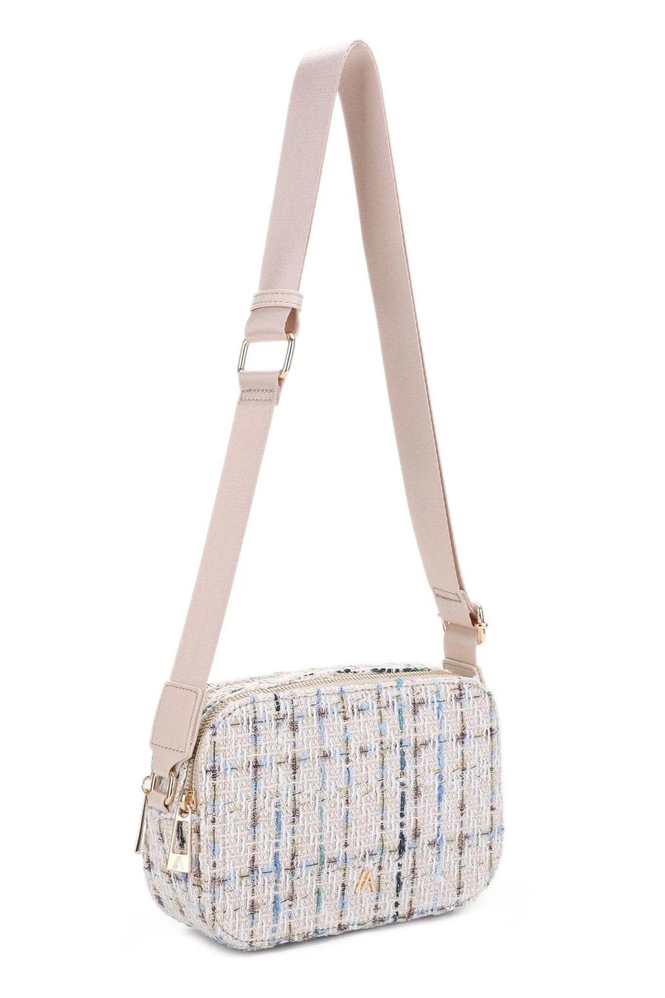 A crossbody design that offers maximum comfort while you move FC20640 Graciela Tweed Double Zip Crossbody Bag