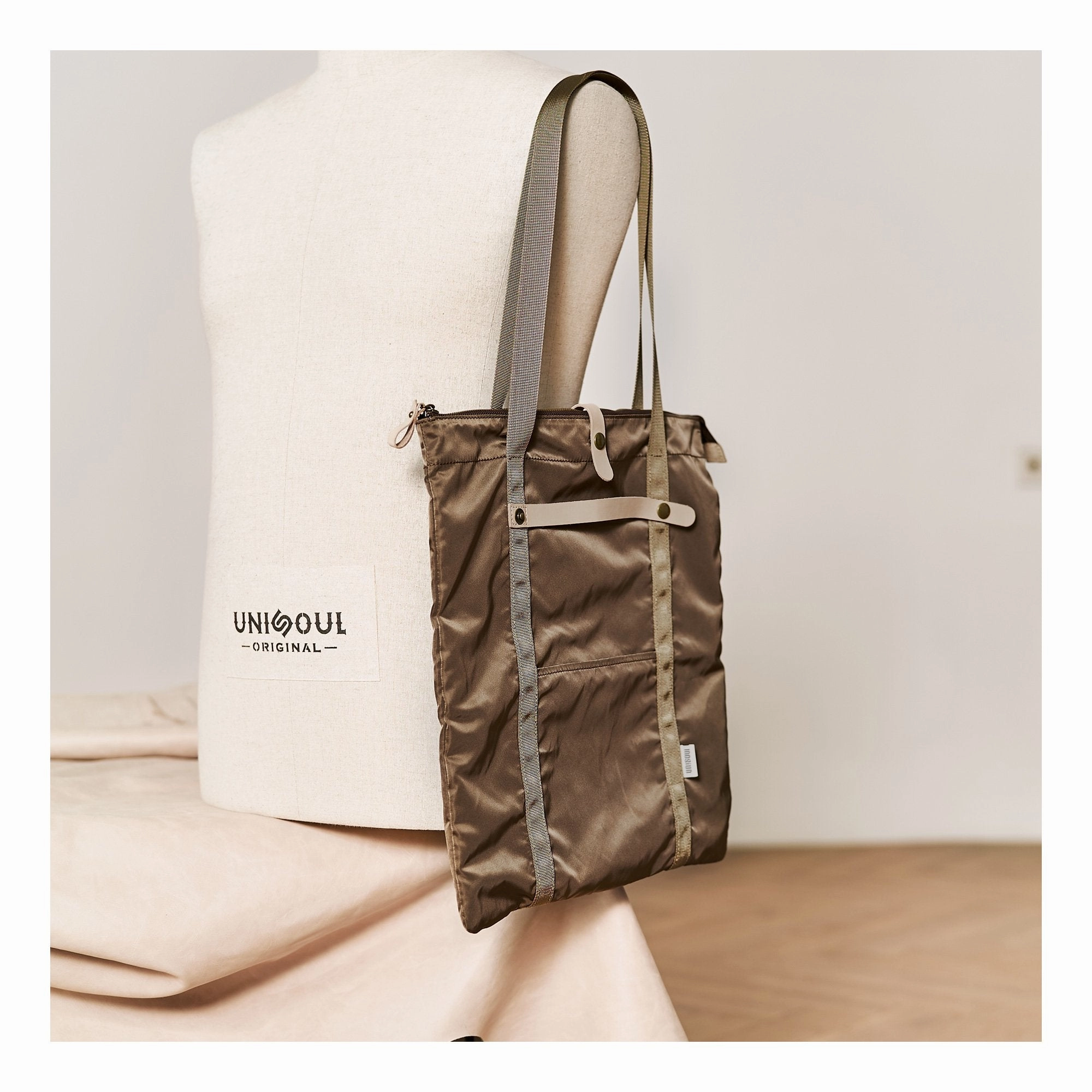 Nylon Cool Mens Womens Tote Bag 15 inches Nylon Handbag Nylon Messenger Bag Tote for Men Women Discreet Branding