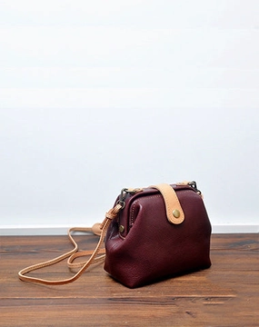 Beach Day Premium Detail Vintage Womens Dark Red Leather Small Doctor Shoulder Bag Dark Red Doctor Crossbody Purse for Women