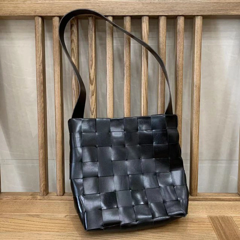 Cowhide Leather Bucket Bag Handwoven Chocolate Brown, Coffee, Black, Retro Medium Purse Womens Cinch Shoulder Bag, Gift for Her Sustainable Material Choice Versatile purse