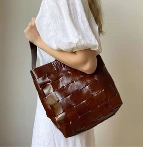 Light Functional Accessory Contemporary Casual Look Cowhide Leather Bucket Bag Handwoven Chocolate Brown, Coffee, Black, Retro Medium Purse Womens Cinch Shoulder Bag, Gift for Her