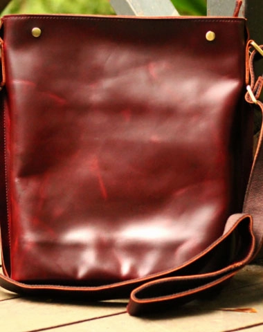 Stylish Carry Compact Carry Genuine Leather Mens Cool Messenger Bag iPad Bag Chest Bag Bike Bag Cycling Bag For Men