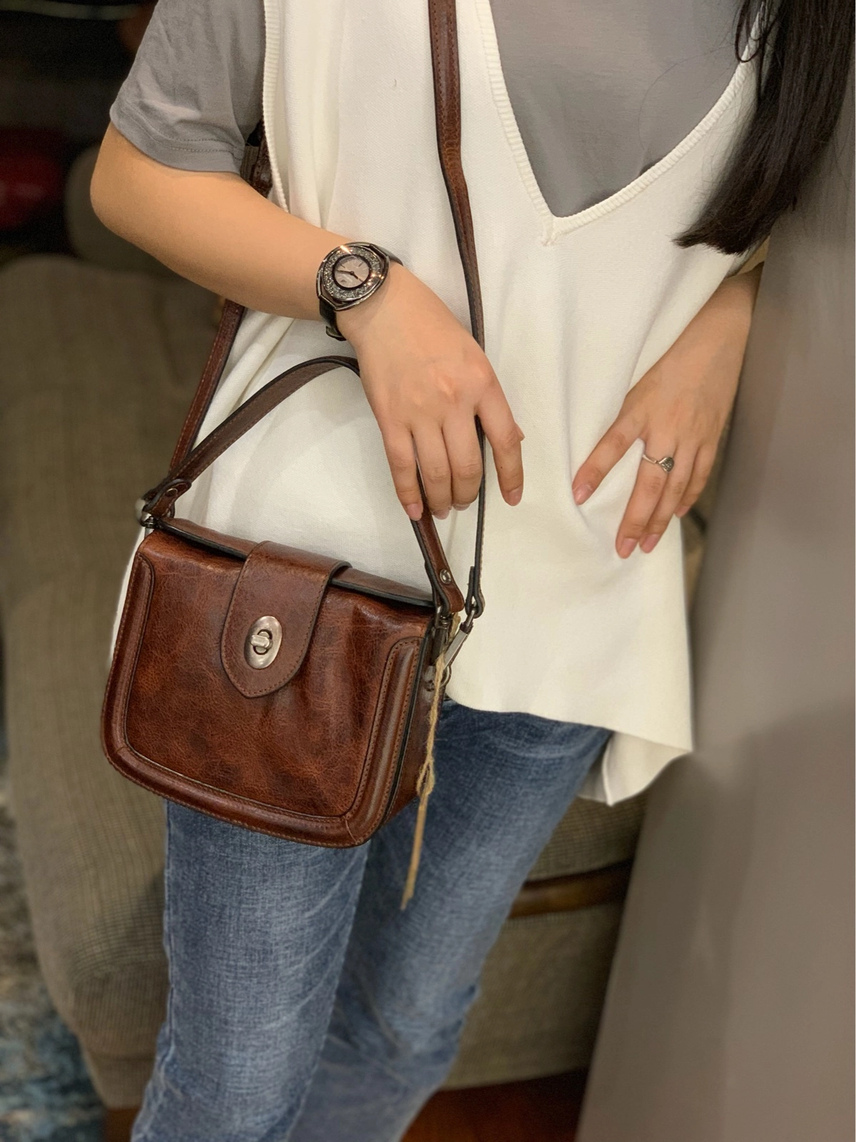 Vintage Womens Leather Black Small Handbag Shoulder Bag Purse Brown Handbag for Ladies Sleek Accessory Smart Organizer