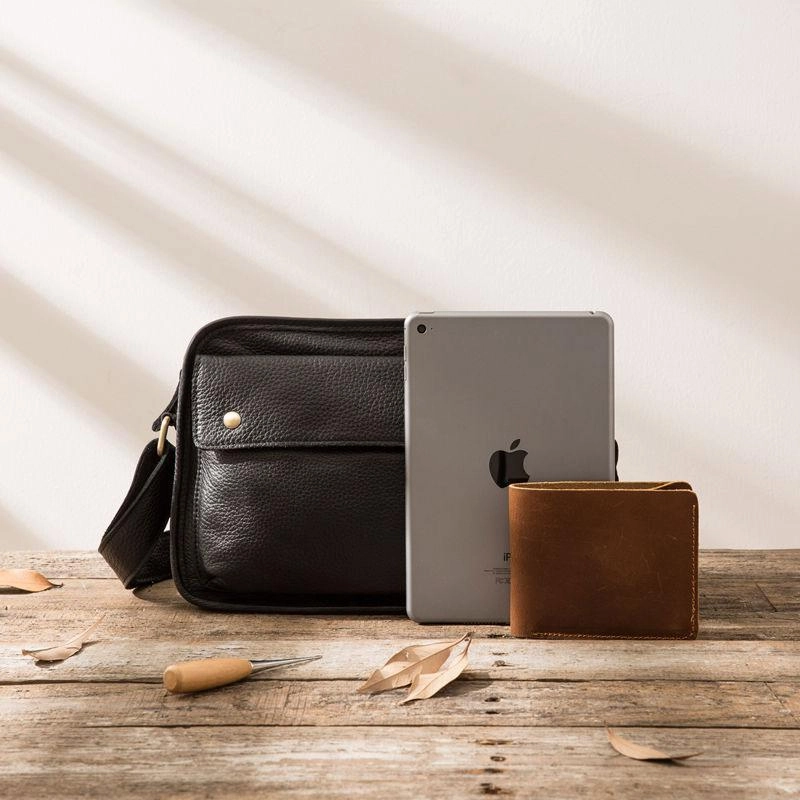 Cool Leather Black Mens Messenger Bag Vintage Shoulder Bag  for Men Urban Explorer Outdoor Everyday