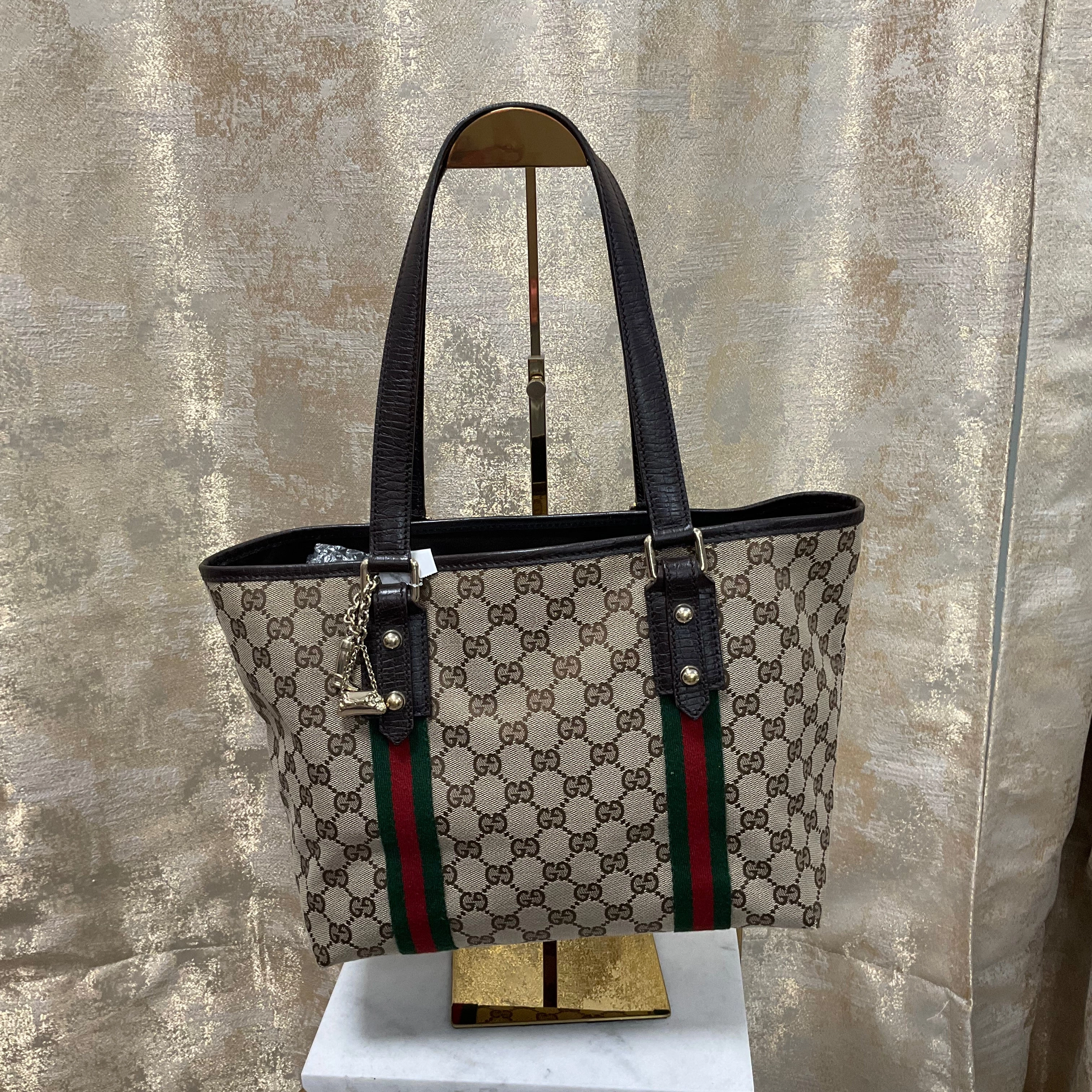 Magnetic Closure Authentic Gucci Handbag