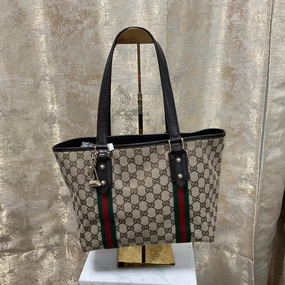 Magnetic Closure Authentic Gucci Handbag