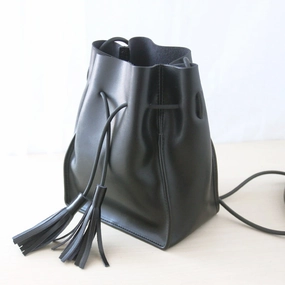Cute LEATHER Black Bucket Bag WOMENs SHOULDER BAG Purses FOR WOMEN Minimalist City Style Sleek Everyday Style