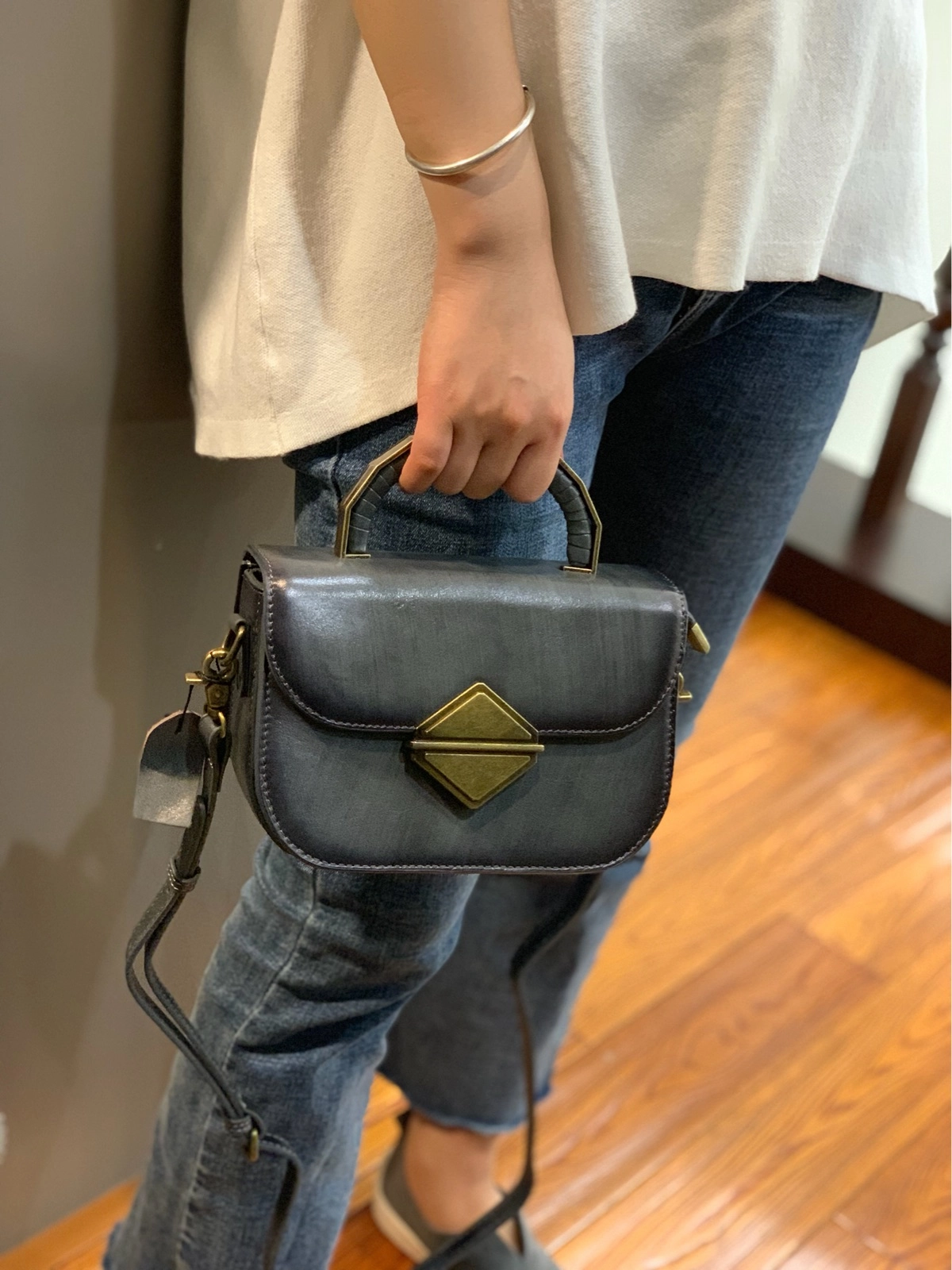 Women's Leather Small Red Satchel Handbag Shoulder Bag Fashion Small Red Leather Satchel Purse for Girls Versatile Function Timeless Appeal