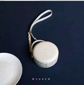 Womens Black Leather Round Handbag Small Chain Crossbody Purse Round Shoulder Bag for Women Fashion-forward clutch