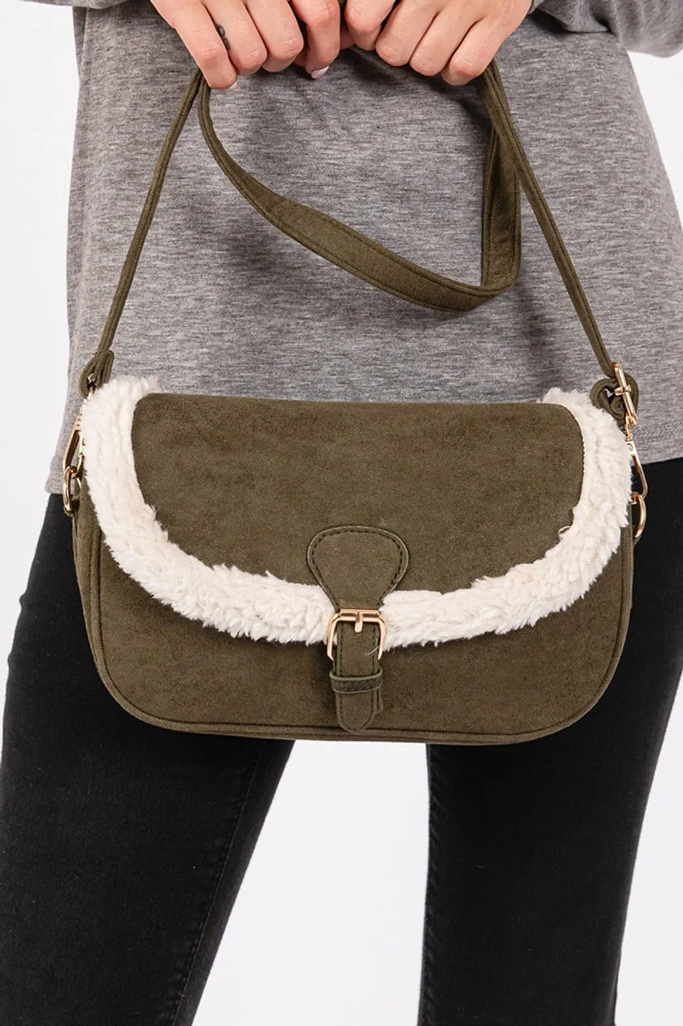Stylish Daily Outfit Comfortable strap ensures a pleasant wearing experience MB0261 Sherpa Trimmed Faux Suede Crossbody Bag