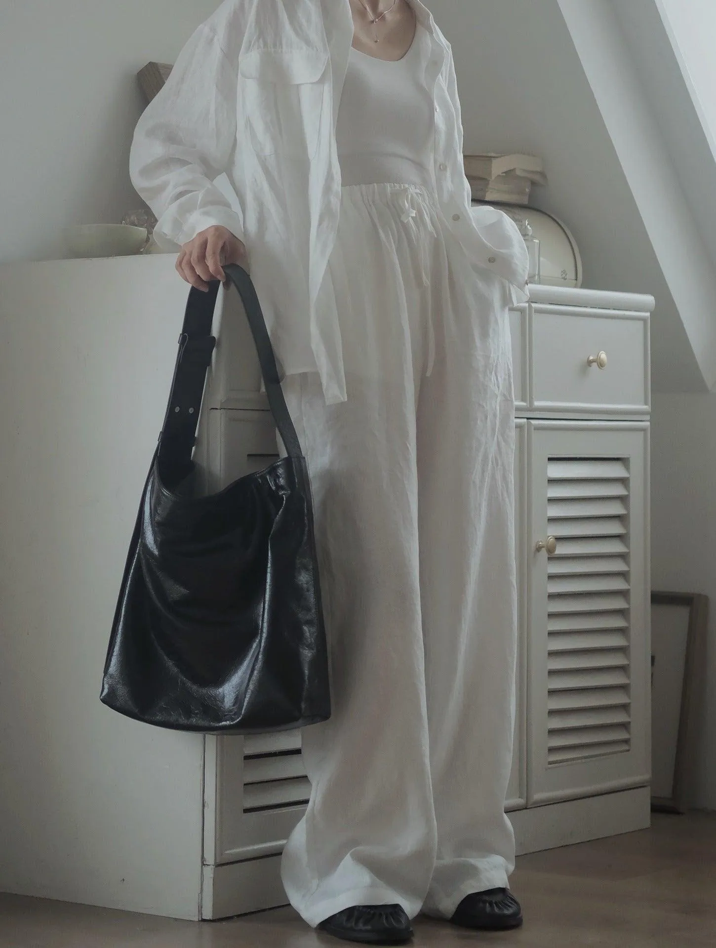 Fashion Lifestyle Accessory Soft Oil Wax Bucket Shoulder Bag | Minimalist Leather Large Tote Bag With Wide Strap