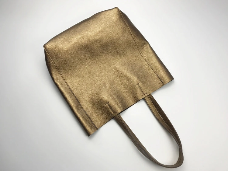 Contemporary Look magnetic buckle Fashion Womens Bronze Silver Leather Vertical Tote Bags Bronze Silver Shoulder Tote Bags Bronze Silver Handbags Tote For Women