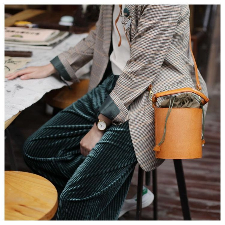 travel mode Everyday Outfit Fashion Womens Small Structured Red Leather Bucket Handbag Shoulder Bag Leather Drawstring Bucket Crossbody Bag