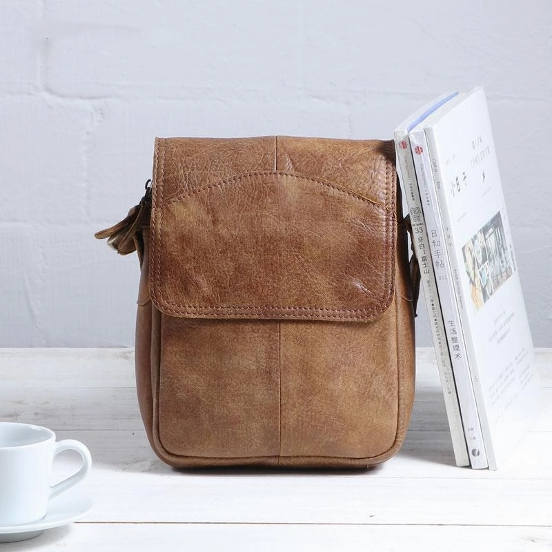 Cool Vintage Leather Small Mens Messenger Bags Shoulder Bags for Men Simple Functionality