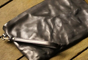 Simple Functionality Compact Companion Genuine Leather Mens Cool Messenger Bag iPad Bag Chest Bag Bike Bag Cycling Evelope Cluth Bag For Men