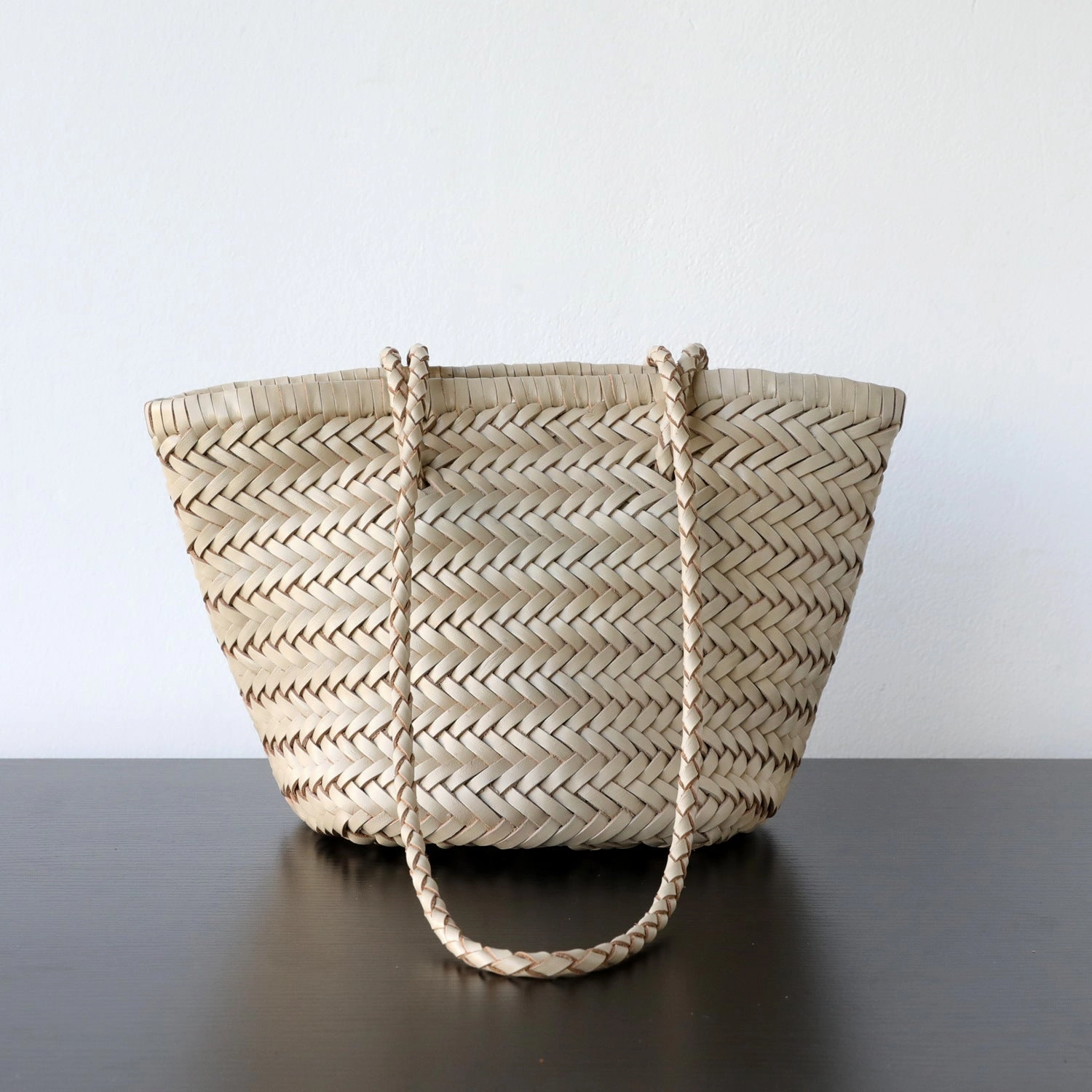 Soft Relaxed Form Smart Casual Look Hand-Woven Cowhide Leather Bucket Bag | Women's Braided Drawstring Basket Purse