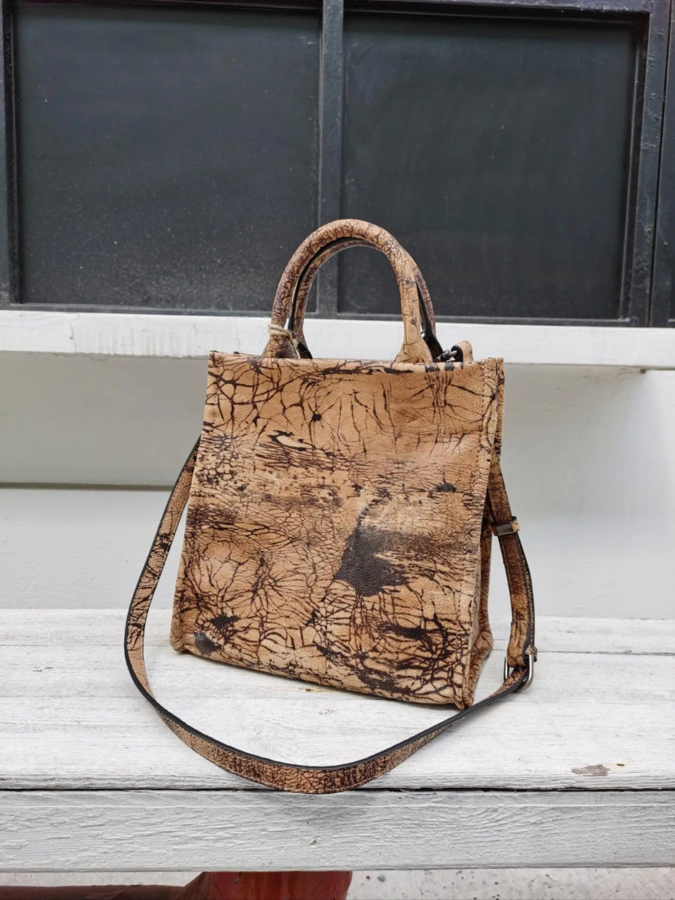 Handcrafted Luxurious Italian Full Grain Leather Shoulder Bag Collection Simple Function Modern Comfort