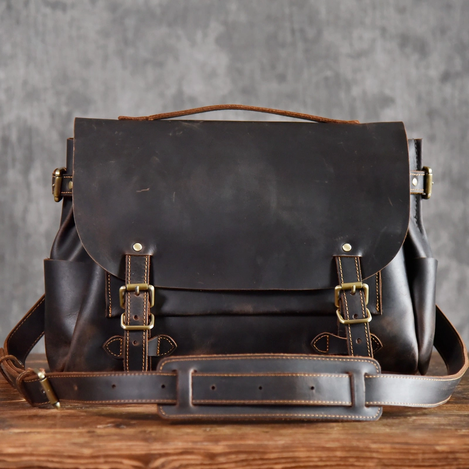 Handmade leather mens Briefcases Messenger bags Vintage Laptop Briefcases Business Briefcases Outdoor Adventure