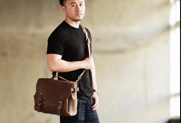 Urban Lifestyle Sustainable Material Handmade leather mens Briefcases Messenger bags Vintage Laptop Briefcases Business Briefcases