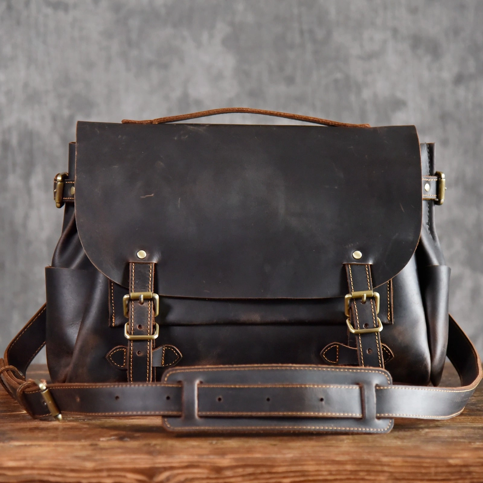 Handmade leather mens Briefcases Messenger bags Vintage Laptop Briefcases Business Briefcases Elegant Durability Outdoor Lifestyle