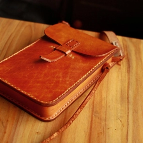 Handmade Vintage Leather Mens Small Messenger Bag Brown Cell Phone Shoulder Bag for Men Lightweight Utility Daily Carry Gear