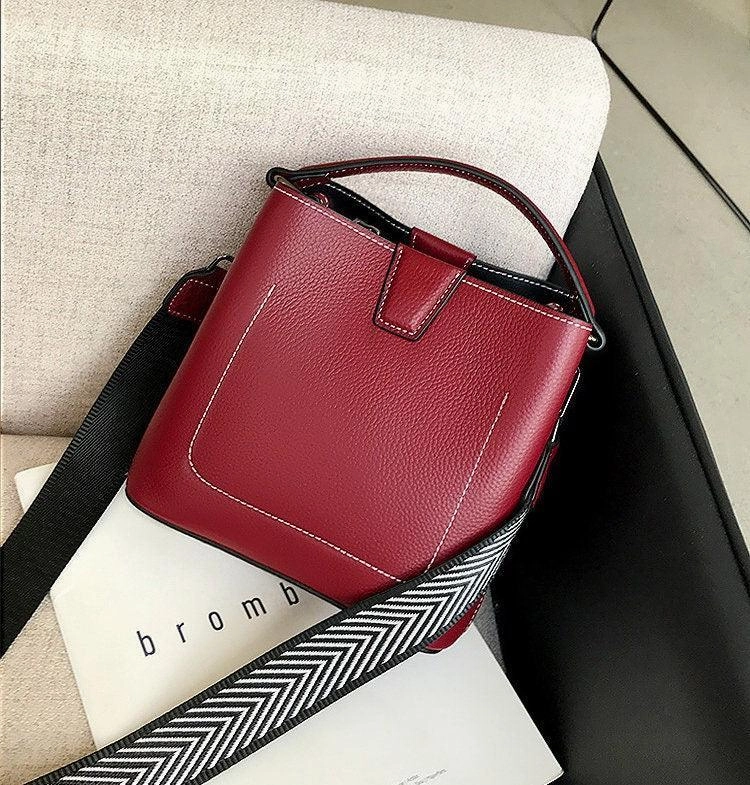 Real Genuine Leather Square bucket bag, Leather Small Crossbody Purse, Women's Shoulder Bag, Women Fashion Bag, Mother's Day Gift Urban Chic Outfit