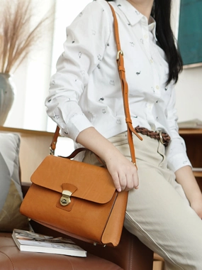 Vintage Womens Tan Leather Doctor Handbags Shoulder Purses Tan Doctor Purses for Women Casual Choice Functional Edge
