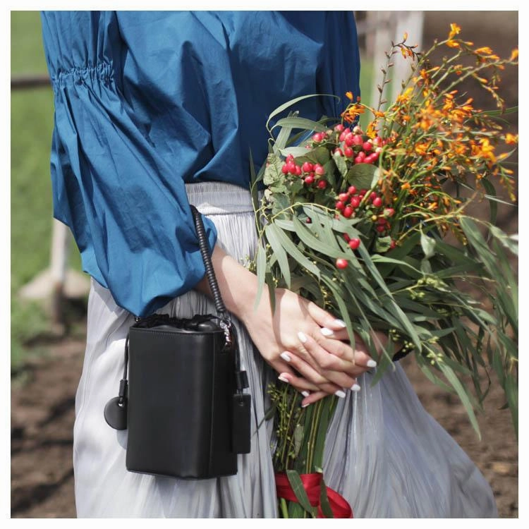 Discreet Branding Stylish functional bag Fashion Womens Small Red Leather Bucket Shoulder Bag Black Barrel Handbag Crossbody Bag Purse for Ladies