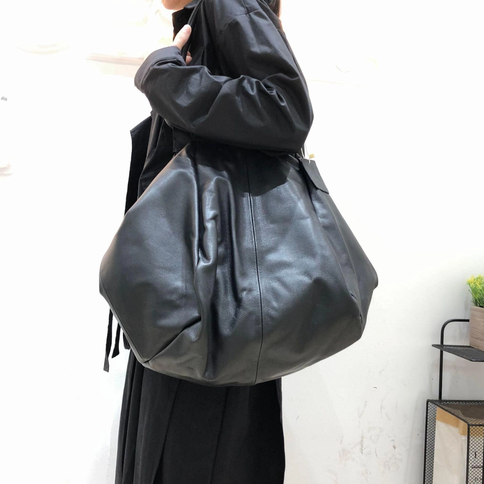Modern Carry OVERSIZED Slouchy Tote, Black Handbag for Women, Full Grain Leather Bag, Every Day Bag, Leather carry on, Handcrafted Bag, Gift for Her