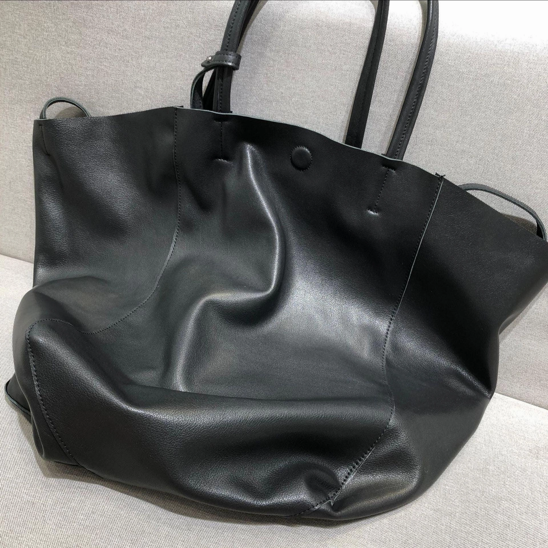 OVERSIZED TOTE, Large Slouchy Tote, Black Handbag for Women, Full Grain Leather Bag, Every Day Bag, Leather carry on, Handcrafted Bag Compact Storage