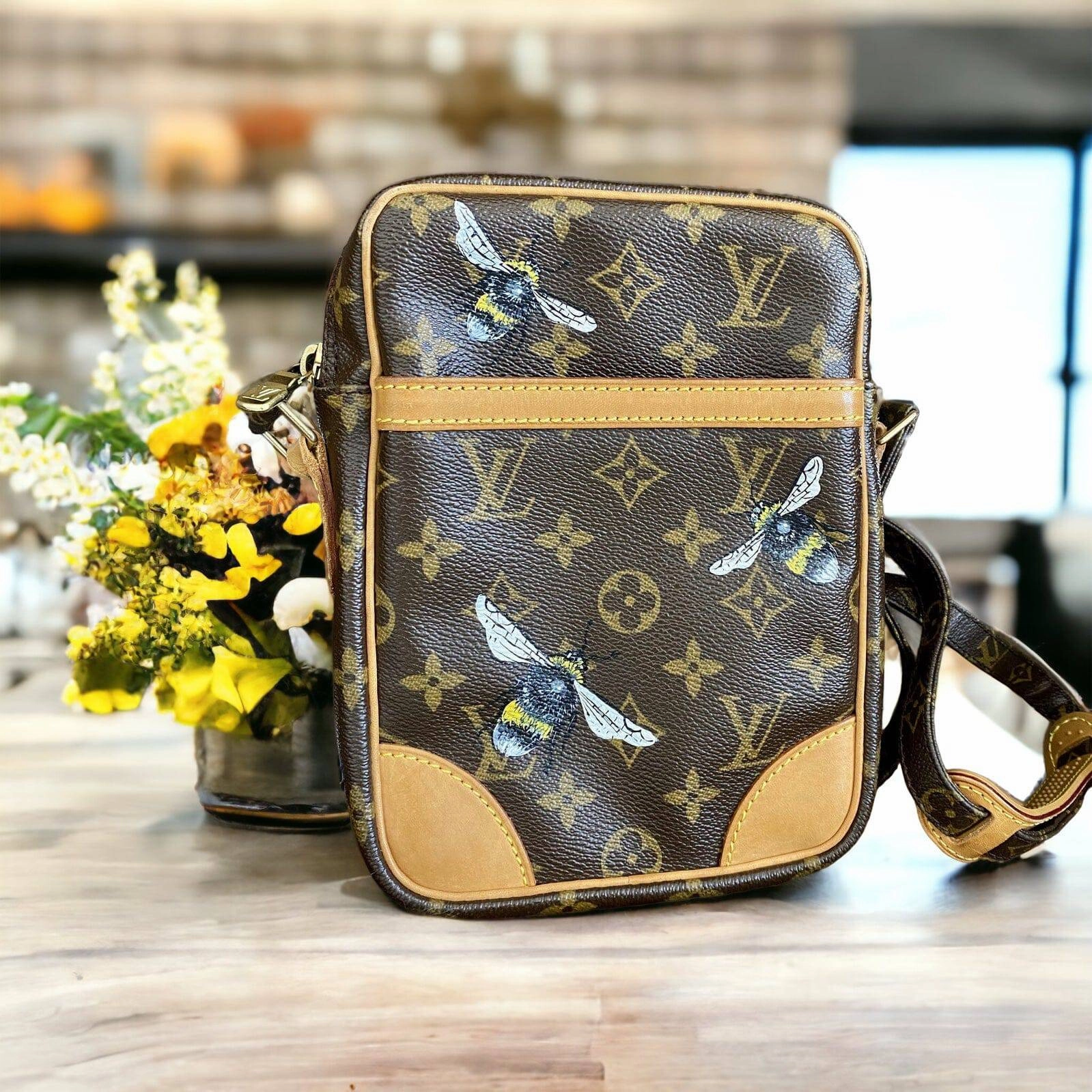 The Bee??s Knees Trendy Travel Daily Functionality