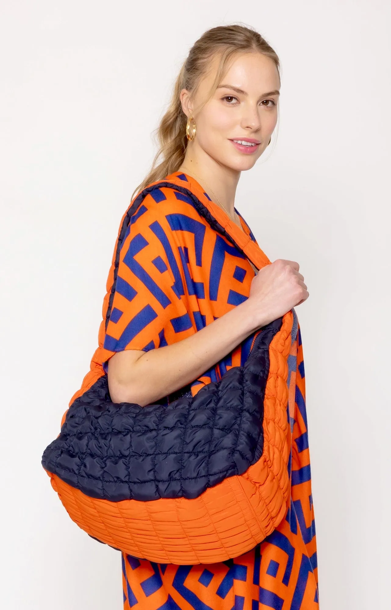 QBS420003 College Colors Large Quilted Puffer Bag Portable Storage Modern Utility