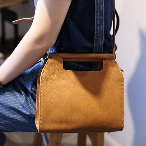 Customizable style Work Travel Vintage Tan Leather Womens Wooden Top Handle Satchel Handbag Women's Satchel Shoulder Bag