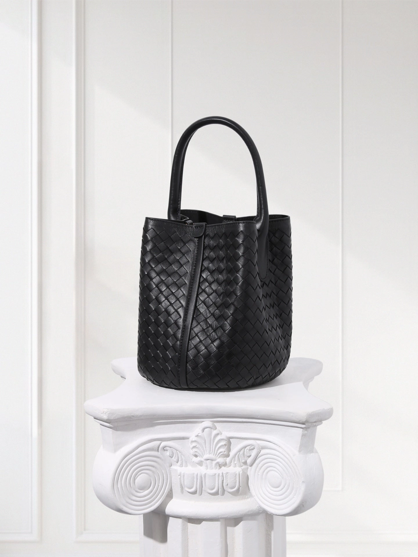 Lambskin Leather Bucket Bag Handwoven, Small Shoulder Bag,  Woven Purse Women Classic bag Crossbody Designer  Bag, Birthday Gift For Her Comfort Carry Handle