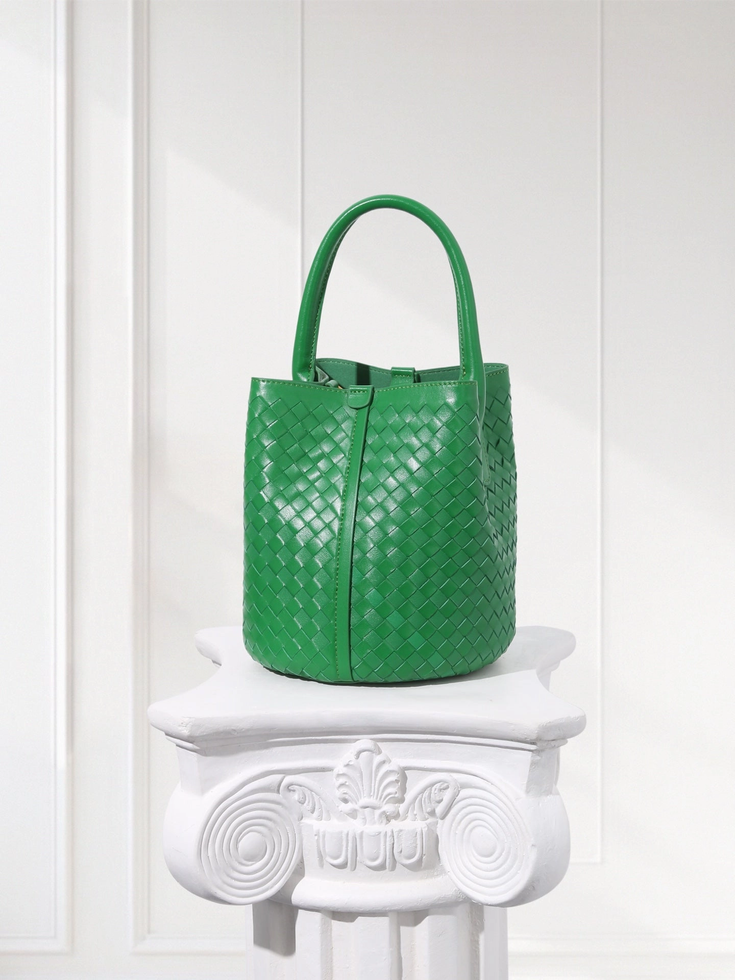 Elegant accessory Classic Outfit Lambskin Leather Bucket Bag Handwoven, Small Shoulder Bag,  Woven Purse Women Classic bag Crossbody Designer  Bag, Birthday Gift For Her