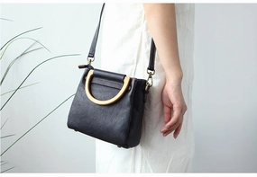 Stylish LEATHER WOMEN Cute Handbag SHOULDER BAG Crossbody Purse FOR WOMEN Spacious overnight bag Smart Aesthetic