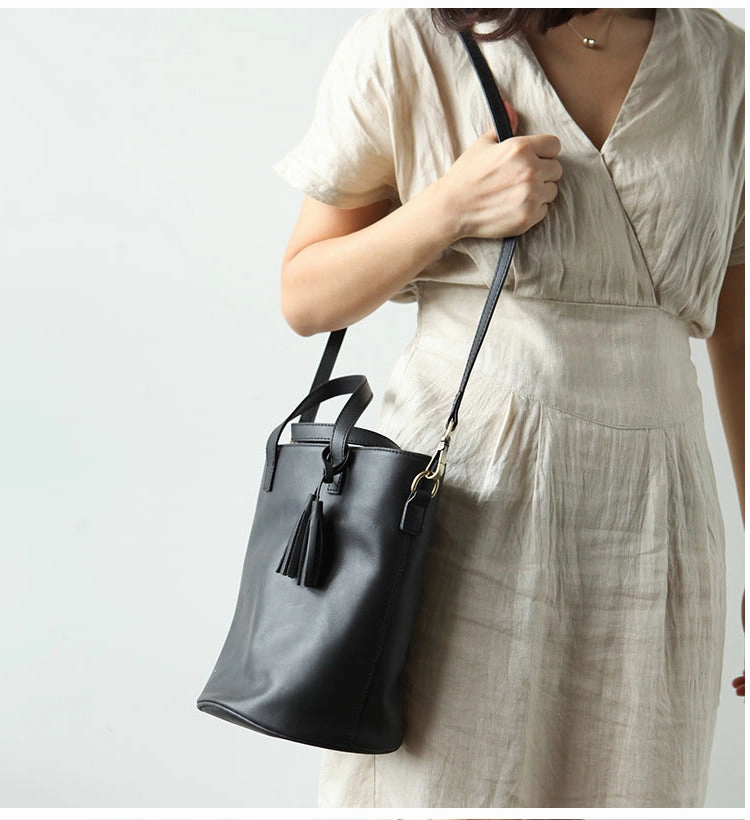 Stylish LEATHER WOMEN Large Bucket Handbag Barrel SHOULDER BAG Crossbody Purse FOR WOMEN Casual accessory Daily Routine