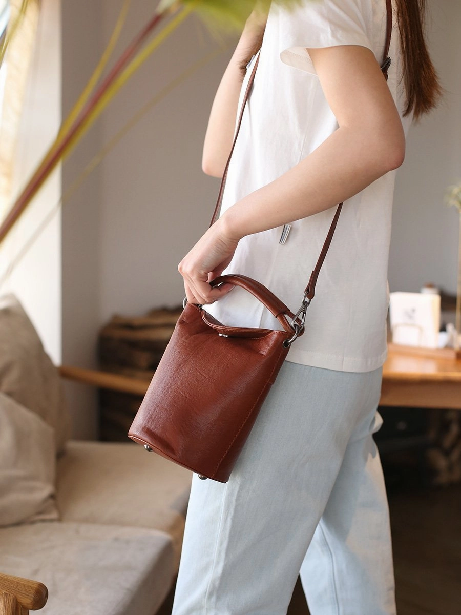 Small Womens Brown Leather Bucket Handbag Vintage Shoulder Barrel Purses for Ladies Pebbled Texture
