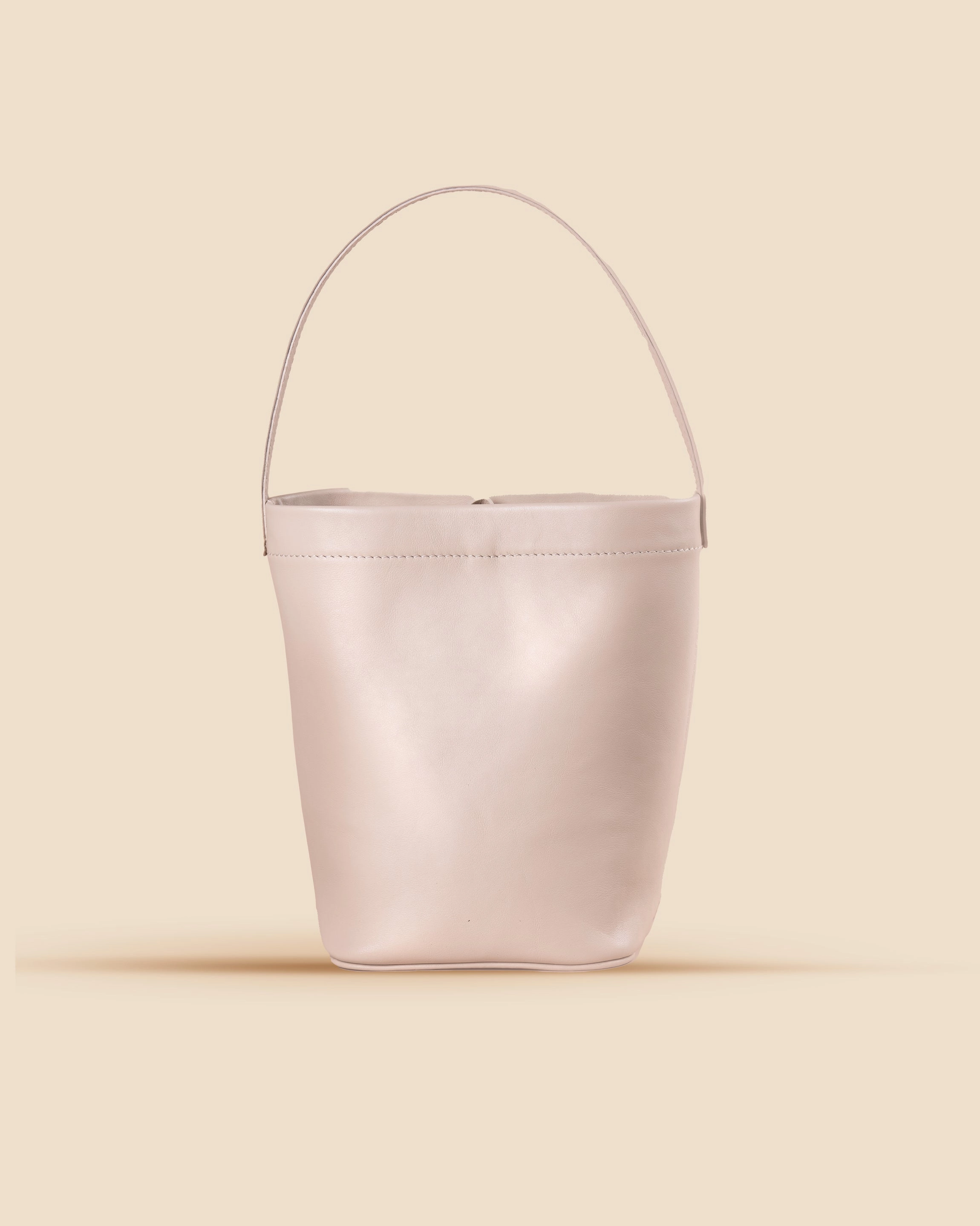 Travel Essential Everyday Outfit The Chelsea Mini- Almond