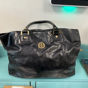 Sleek Shape Urban Choice Tory Burch Handbag