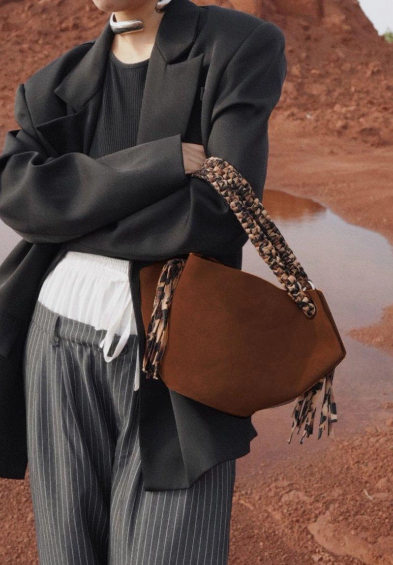 Unique Design Genuine Leather Large Tote Bucket Bag for Women | Suede Leather Autumn Tassel Bucket Bag Streetwear Inspired Casual Street Outfit