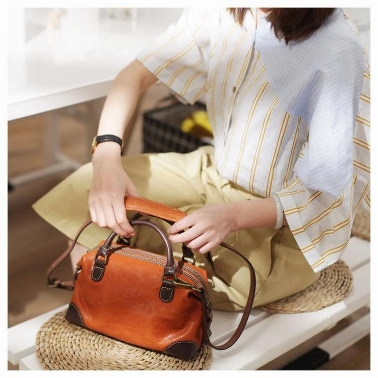 Vintage Brown Womens Leather Handbag Purses Boston Small Shoulder Bag Handbag Purse Elegant Silhouette