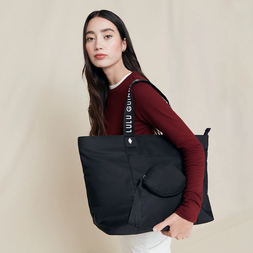 Casual Outfit BLACK NYLON MACY TOTE BAG