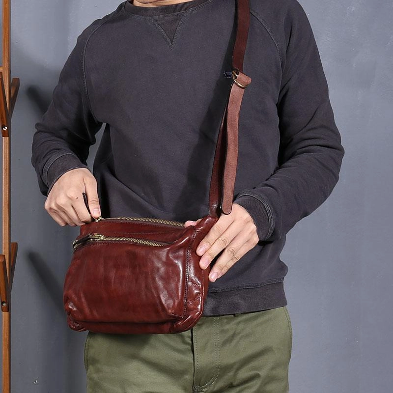 Vintage Black Leather Mens Cool Small Side Bag Messenger Bag Brown Postman Courier Bag for Men Simple Travel Outdoor Comfort