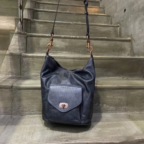 Vintage Full Grain Leather Hobo Shoulder Bag ?? Handcrafted Cowhide Leather Bucket Bag Light Functional Accessory Neutral Color Palette