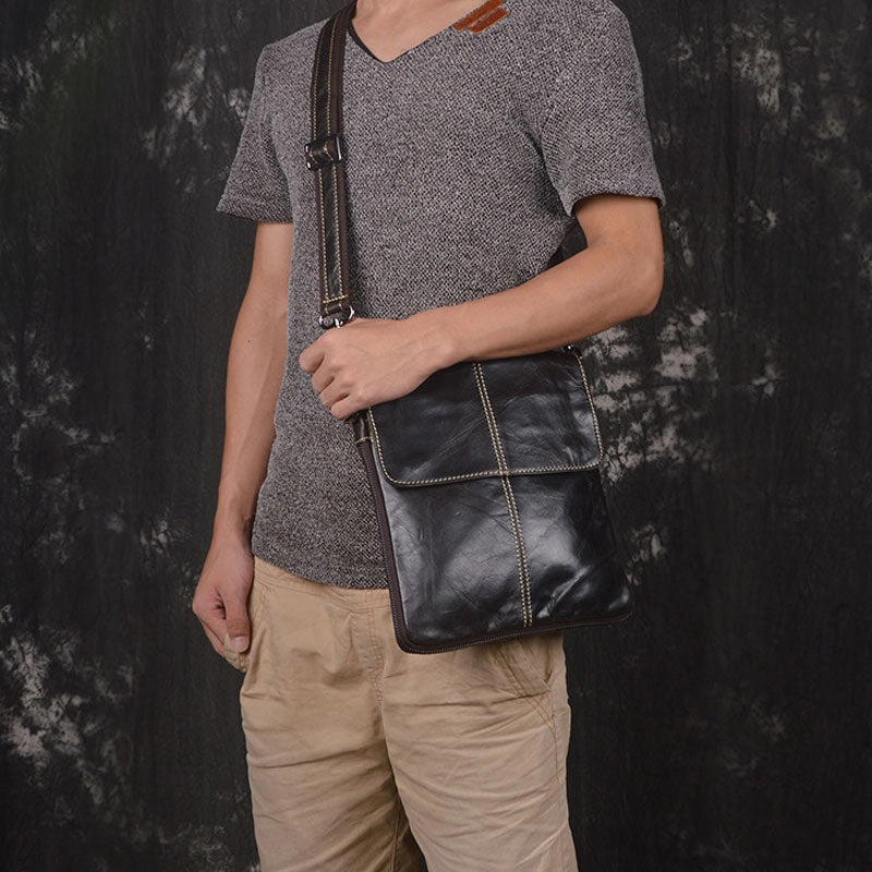Compact Design Simple Lifestyle Vintage Leather Small Messenger Bag Shoulder Bag For Men