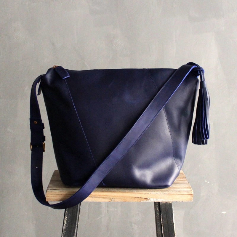 Vintage LEATHER WOMEN Bucket Bag SHOULDER BAG Purse with Tassel FOR WOMEN Simple Modern Design Smart Functional Look